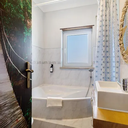 Pipo People House - * Óbidos