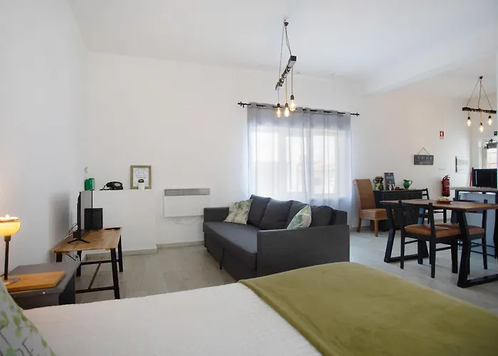 Pipo People House - * Όμπιδος